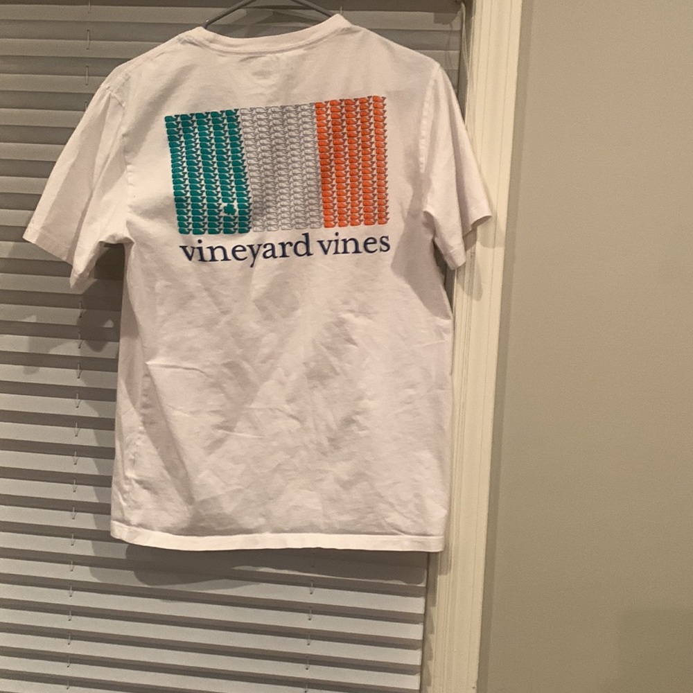 Vineyard Vines Irish Tshirt - small